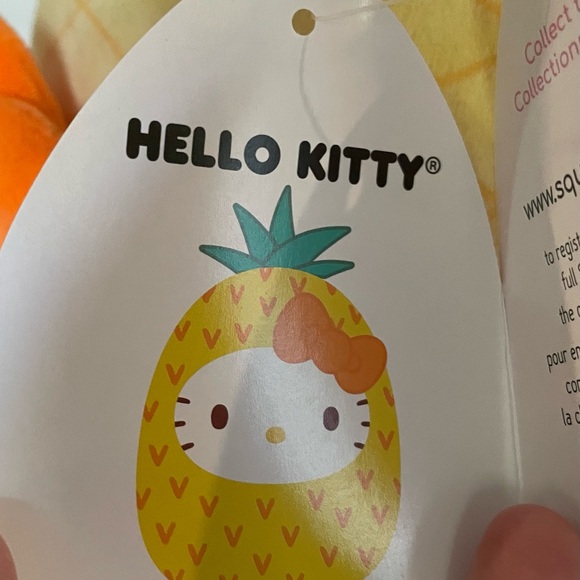 Pineapple HELLO KITTY Squishmallow - Picture 5 of 8